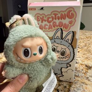 Pop Mart Collectible labubu